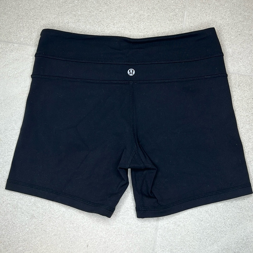 Lululemon Mid-Rise Reversible Shorts!